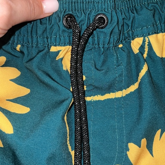 Men’s Neff Smiley Flower Swim Trunks - Picture 3 of 5